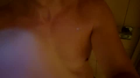 Snapshot of m1guele chatting on 26, 10, 2025 Fucklover online show from 26, 10, 2025