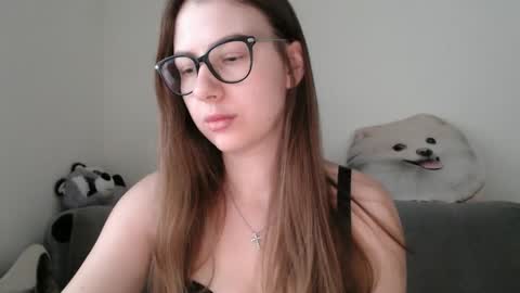 Snapshot of ma_ry_mee chatting on 17, 12, 2025 Mary online show from 17, 12, 2025