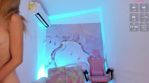 Snapshot of maariangel chatting on 4, 12, 2025 Mariangel online show from 4, 12, 2025