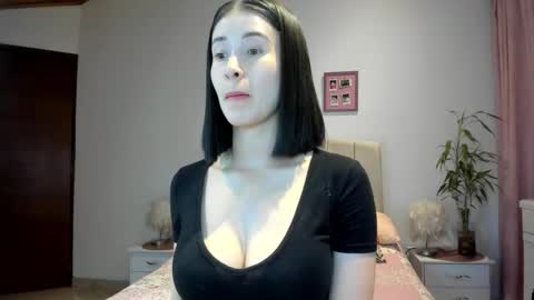 Snapshot of macarena_vallejo_ chatting on 22, 9, 2025 Macarena online show from 22, 9, 2025