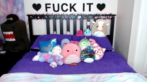 Mackenzie Wolfe online show from 3, 12, 2024