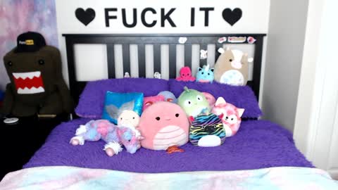 Mackenzie Wolfe online show from 7, 2, 2025