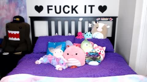 Mackenzie Wolfe online show from 25, 9, 2025