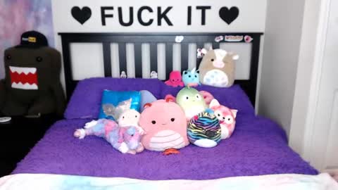 Mackenzie Wolfe online show from 3, 10, 2025