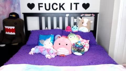 Mackenzie Wolfe online show from 10, 10, 2025