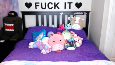 Mackenzie Wolfe online show from 13, 10, 2025