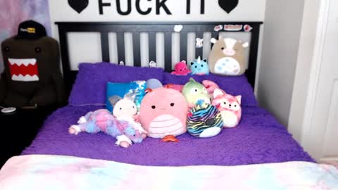 Mackenzie Wolfe online show from 21, 11, 2025