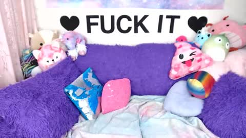 Mackenzie Wolfe online show from 27, 2, 2026