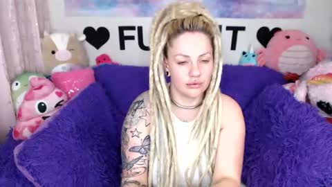 Snapshot of mackenziewolfe chatting on 13, 6, 2026 Mackenzie Wolfe online show from 13, 6, 2026