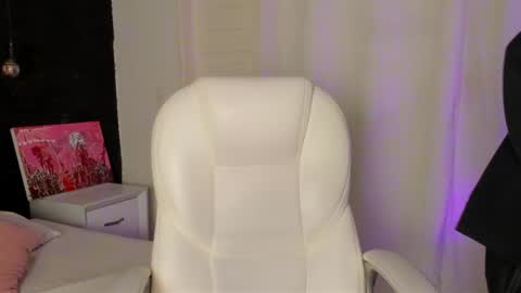 Snapshot of madame_lilith chatting on 17, 1, 2025 madame lilith online show from 17, 1, 2025