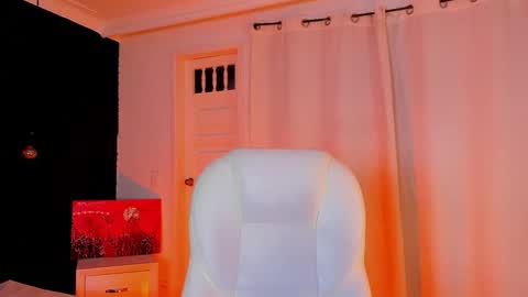 Snapshot of madame_lilith chatting on 17, 10, 2025 madame lilith online show from 17, 10, 2025