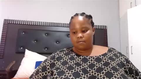 Snapshot of madamzee chatting on 2, 1, 2025 madamzee online show from 2, 1, 2025