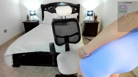 Snapshot of maddie_foxx chatting on 4, 12, 2025 Maddie online show from 4, 12, 2025