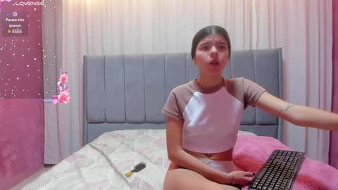 Snapshot of maddy_bennet chatting on 29, 12, 2024 Maddy Please help me with your thumbs up its important online show from 29, 12, 2024