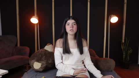 Snapshot of maddy_bennet chatting on 28, 1, 2025 Maddy Please help me with your thumbs up its important online show from 28, 1, 2025