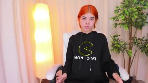 Snapshot of maddy_bennet chatting on 19, 2, 2025 Maddy Please help me with your thumbs up its important online show from 19, 2, 2025