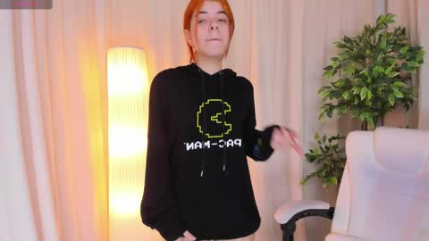 Snapshot of maddy_bennet chatting on 27, 2, 2025 Maddy Please help me with your thumbs up its important online show from 27, 2, 2025