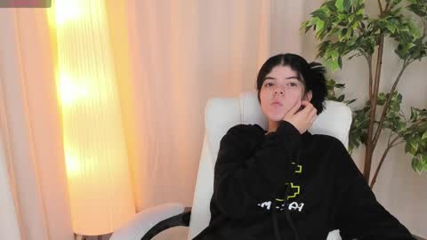 Snapshot of maddy_bennet chatting on 7, 3, 2025 Maddy Please help me with your thumbs up its important online show from 7, 3, 2025