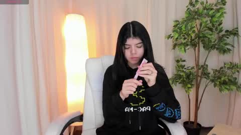 Snapshot of maddy_bennet chatting on 11, 3, 2025 Maddy Please help me with your thumbs up its important online show from 11, 3, 2025