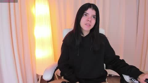 Snapshot of maddy_bennet chatting on 12, 3, 2025 Maddy Please help me with your thumbs up its important online show from 12, 3, 2025