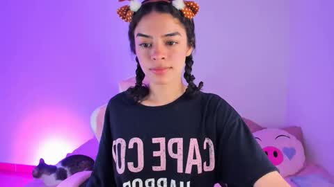 Snapshot of maddy_parker__ chatting on 12, 11, 2025 maddy_parker__ online show from 12, 11, 2025