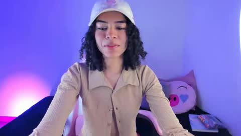 Snapshot of maddy_parker__ chatting on 28, 11, 2025 maddy_parker__ online show from 28, 11, 2025