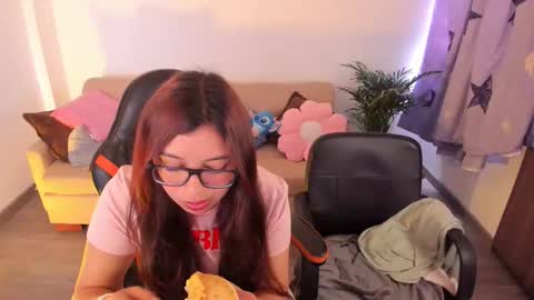 madelaine_taylor online show from 22, 11, 2025