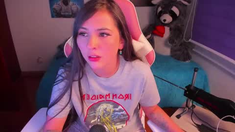 Snapshot of madeleine_shinobi chatting on 1, 2, 2025 Emily Only Fans online show from 1, 2, 2025