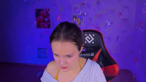 Snapshot of madeline_doll chatting on 16, 11, 2025 Madeline online show from 16, 11, 2025