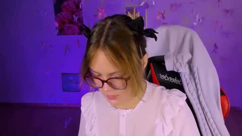 Snapshot of madeline_doll chatting on 17, 11, 2025 Madeline online show from 17, 11, 2025