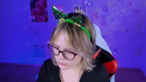 Snapshot of madeline_doll chatting on 30, 11, 2025 Madeline online show from 30, 11, 2025