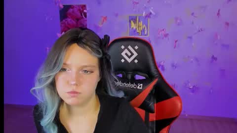 Snapshot of madeline_doll chatting on 4, 12, 2025 Madeline online show from 4, 12, 2025