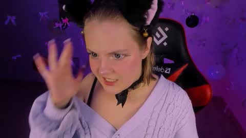 Snapshot of madeline_doll chatting on 19, 12, 2025 Madeline online show from 19, 12, 2025