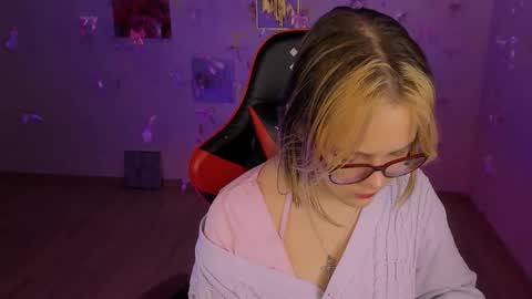 Snapshot of madeline_doll chatting on 20, 2, 2026 Madeline online show from 20, 2, 2026