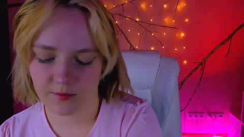 Snapshot of madeline_doll chatting on 22, 2, 2026 Madeline online show from 22, 2, 2026