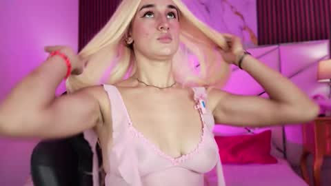 Snapshot of madeline_sweet_ chatting on 27, 2, 2026 Madeline online show from 27, 2, 2026