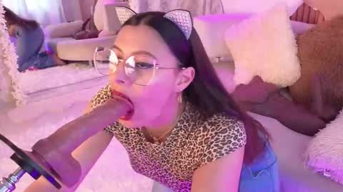    online show from 25, 11, 2025