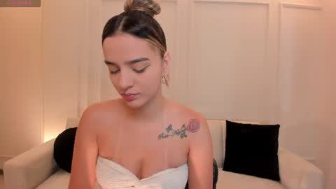 Maddi Collins online show from 30, 6, 2026