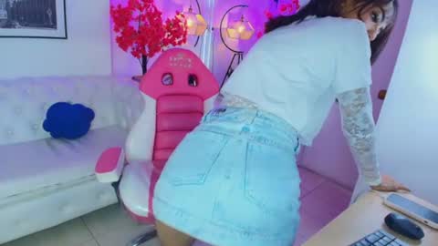 madisson_thompsonn online show from 22, 6, 2026