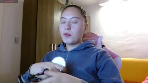 Snapshot of madissonn__ chatting on 29, 11, 2025 MADY online show from 29, 11, 2025