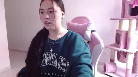 Snapshot of madissonn__ chatting on 3, 12, 2025 MADY online show from 3, 12, 2025