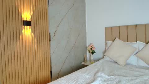   online show from 3, 12, 2025