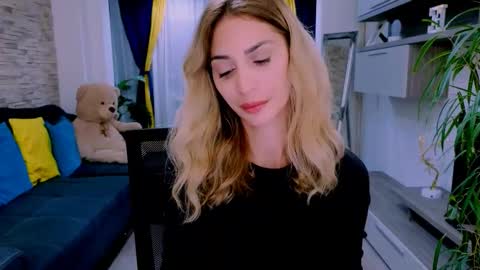 Snapshot of madyeroberts chatting on 13, 10, 2025 Madye Roberts online show from 13, 10, 2025