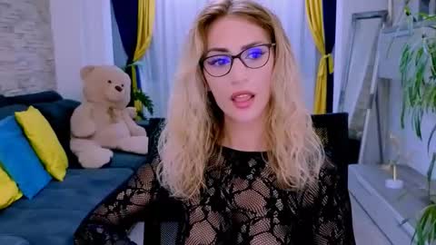 Snapshot of madyeroberts chatting on 23, 10, 2025 Madye Roberts online show from 23, 10, 2025