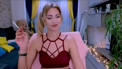 Snapshot of madyeroberts chatting on 12, 11, 2025 Madye Roberts online show from 12, 11, 2025