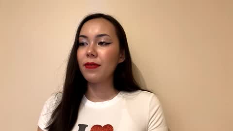 Snapshot of magdalenfigueras chatting on 17, 12, 2025 KimYunAh or just Kim online show from 17, 12, 2025