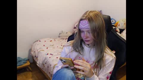 Snapshot of maggieswaggy chatting on 12, 12, 2024 Magdalene Swaggy online show from 12, 12, 2024