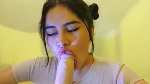 Snapshot of magic_alicee_ chatting on 14, 11, 2025 Alice online show from 14, 11, 2025