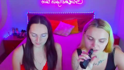 Lili and Bella online show from 12, 12, 2024