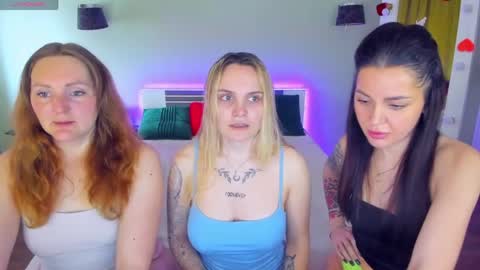 Lili and Bella online show from 22, 4, 2026